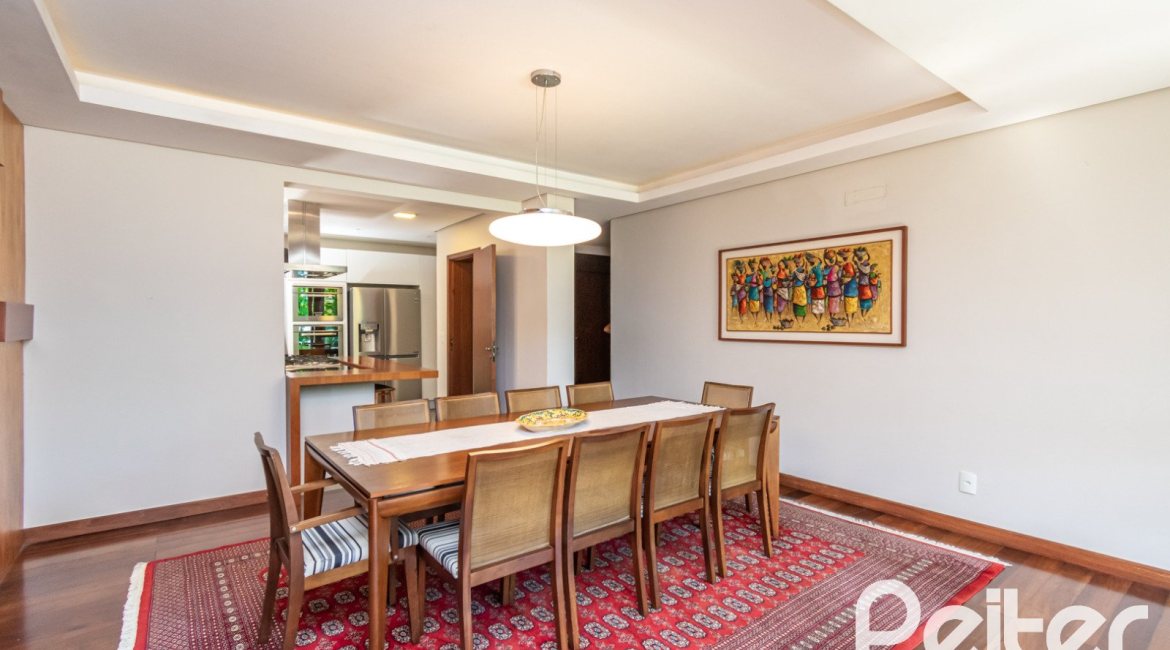 Casa à venda com 984m², 4 dormitórios, 4 suítes, 3 vagas, no bairro Vila Assunção em Porto Alegre