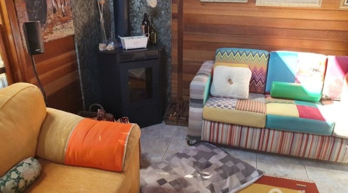 Casa à venda com 150m², 3 dormitórios, 1 suíte, 4 vagas, no bairro Guarujá em Porto Alegre