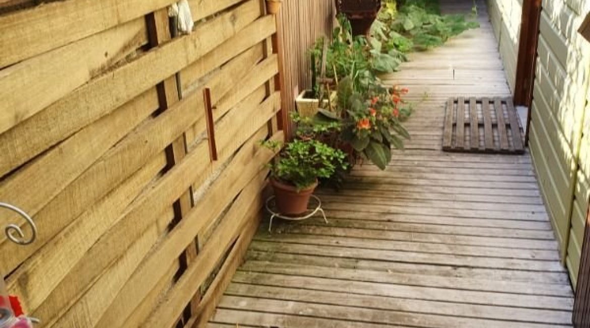 Casa à venda com 150m², 3 dormitórios, 1 suíte, 4 vagas, no bairro Guarujá em Porto Alegre