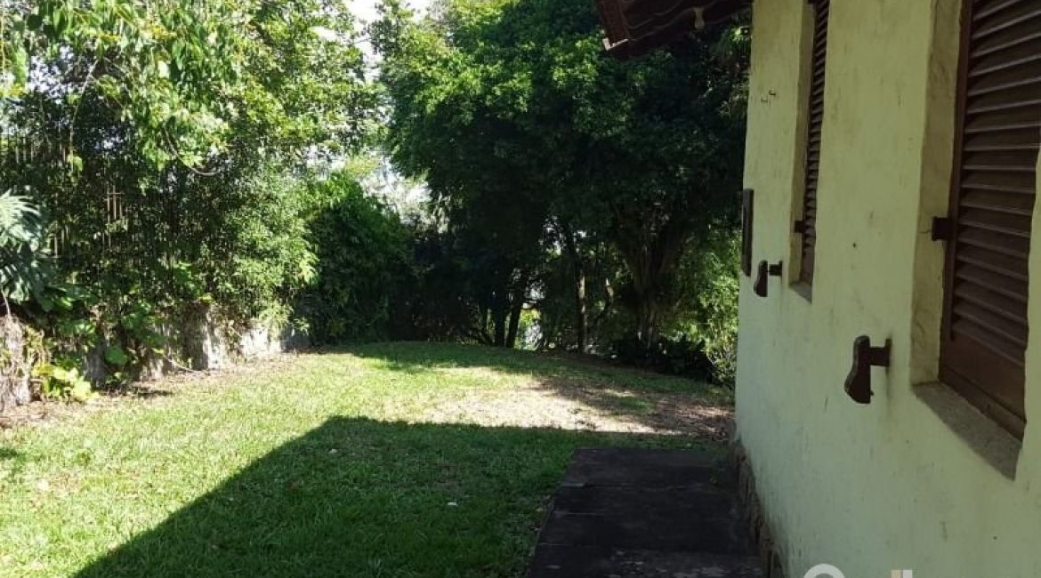 Terreno à venda com 1113m², 1 dormitório, 4 vagas, no bairro Vila Conceição em Porto Alegre