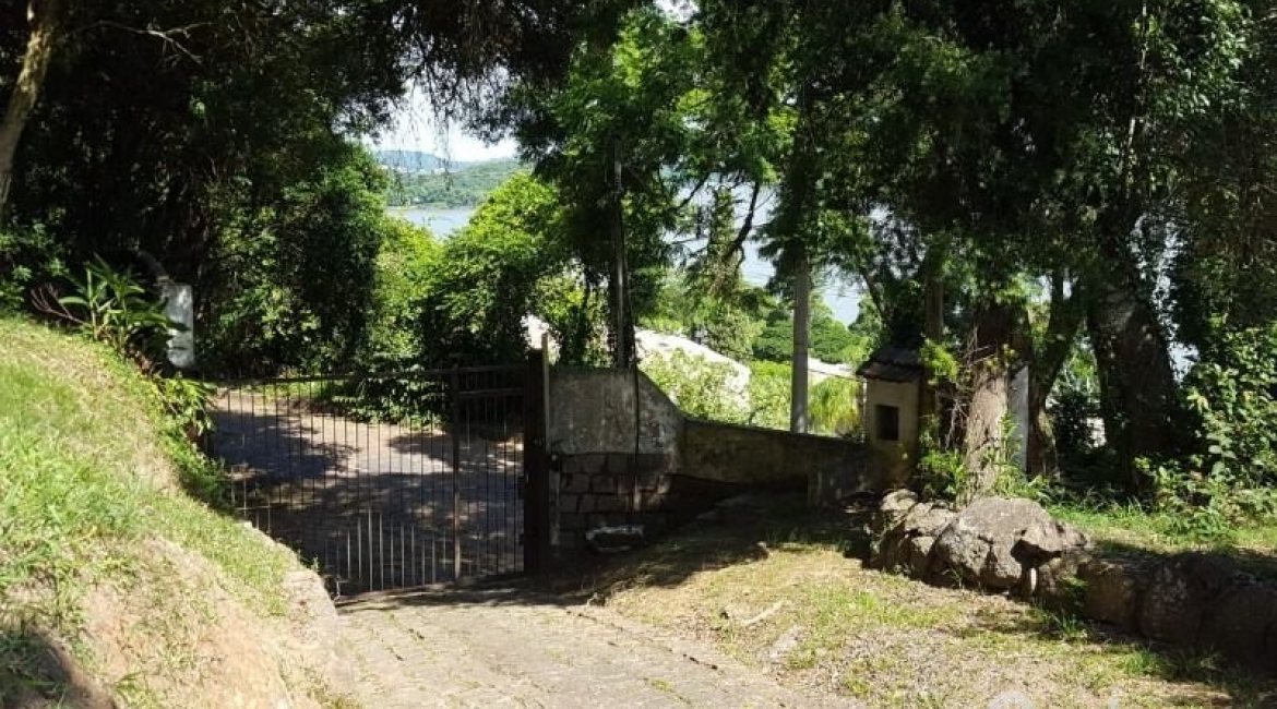 Terreno à venda com 1113m², 1 dormitório, 4 vagas, no bairro Vila Conceição em Porto Alegre