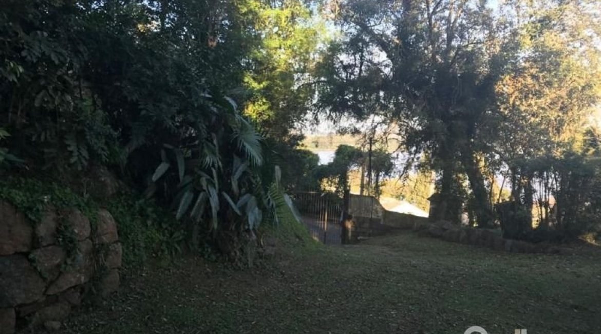 Terreno à venda com 1113m², 1 dormitório, 4 vagas, no bairro Vila Conceição em Porto Alegre