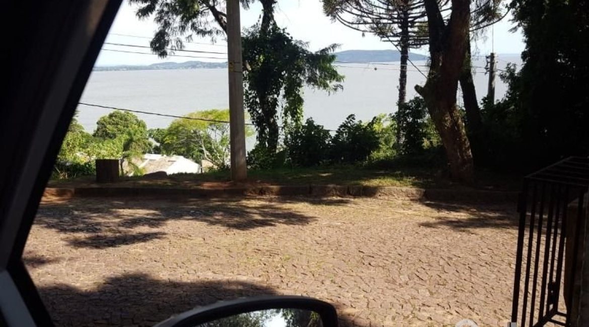 Terreno à venda com 1113m², 1 dormitório, 4 vagas, no bairro Vila Conceição em Porto Alegre