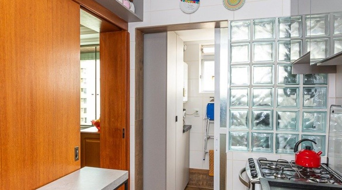 Cobertura à venda com 172m², 3 dormitórios, 1 suíte, 2 vagas, no bairro Tristeza em PORTO ALEGRE