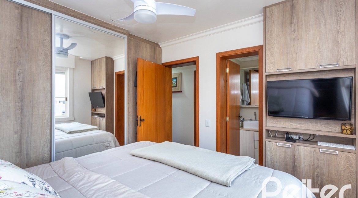 Cobertura à venda com 172m², 3 dormitórios, 1 suíte, 2 vagas, no bairro Tristeza em PORTO ALEGRE