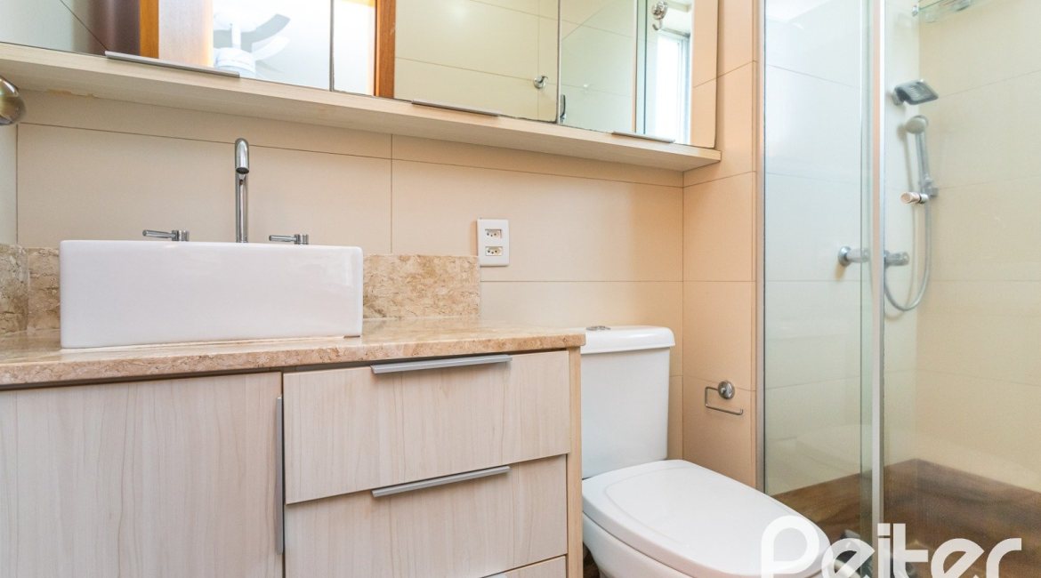 Cobertura à venda com 172m², 3 dormitórios, 1 suíte, 2 vagas, no bairro Tristeza em PORTO ALEGRE