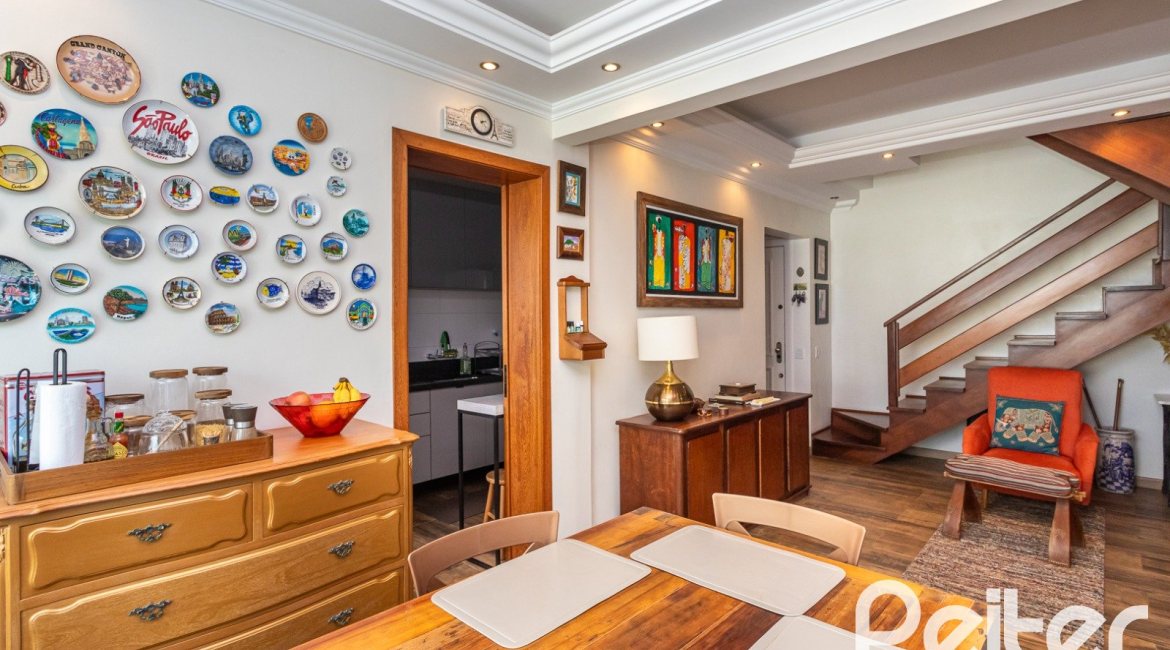 Cobertura à venda com 172m², 3 dormitórios, 1 suíte, 2 vagas, no bairro Tristeza em PORTO ALEGRE