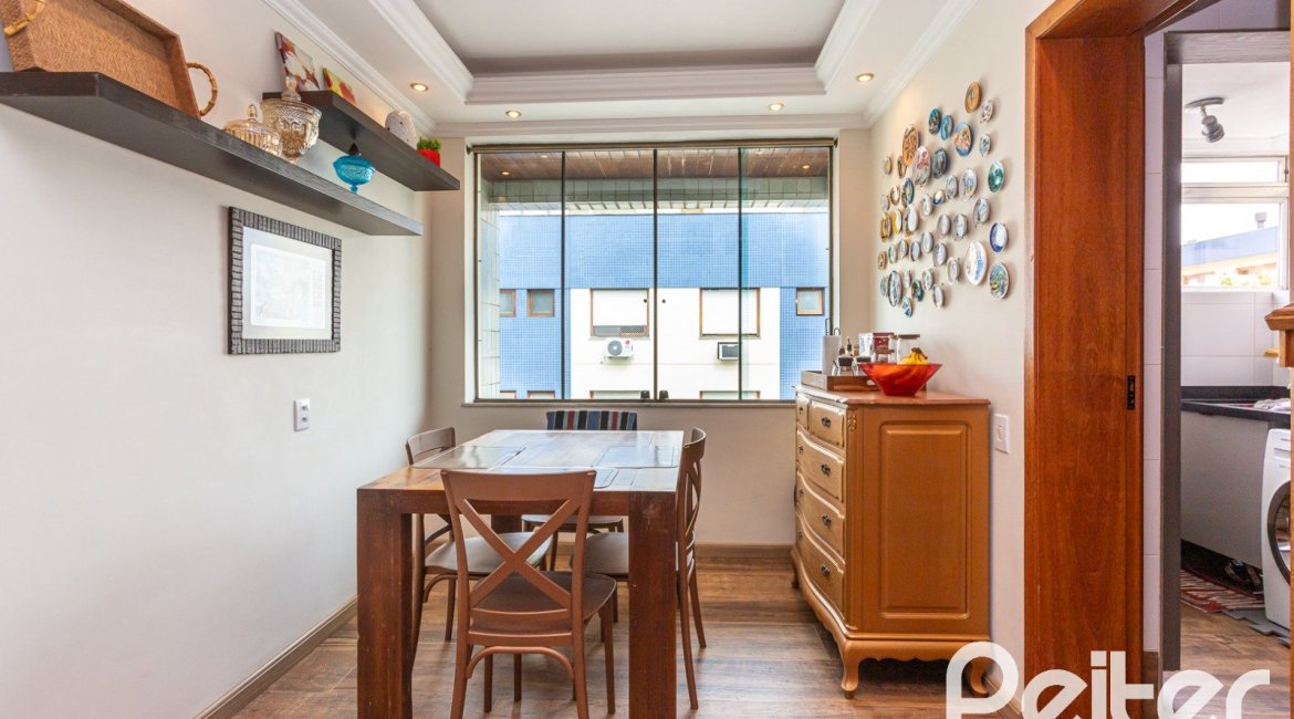 Cobertura à venda com 172m², 3 dormitórios, 1 suíte, 2 vagas, no bairro Tristeza em PORTO ALEGRE