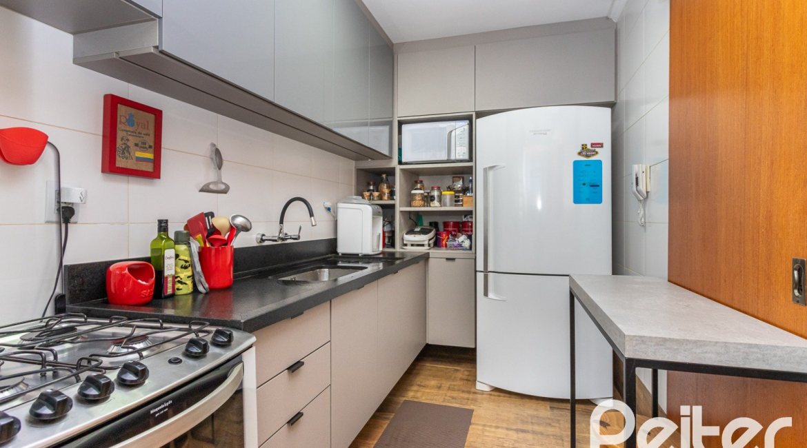 Cobertura à venda com 172m², 3 dormitórios, 1 suíte, 2 vagas, no bairro Tristeza em PORTO ALEGRE