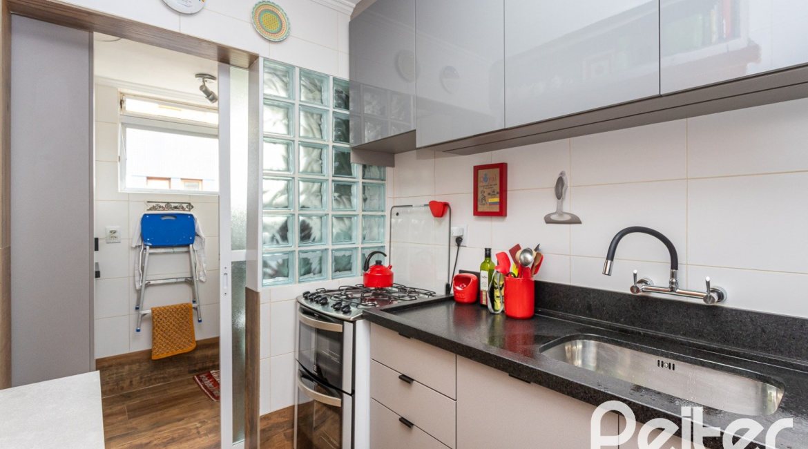 Cobertura à venda com 172m², 3 dormitórios, 1 suíte, 2 vagas, no bairro Tristeza em PORTO ALEGRE