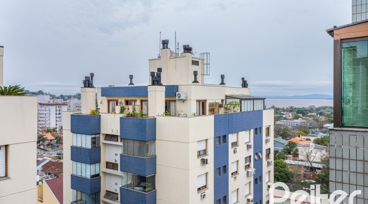 Cobertura à venda com 172m², 3 dormitórios, 1 suíte, 2 vagas, no bairro Tristeza em PORTO ALEGRE