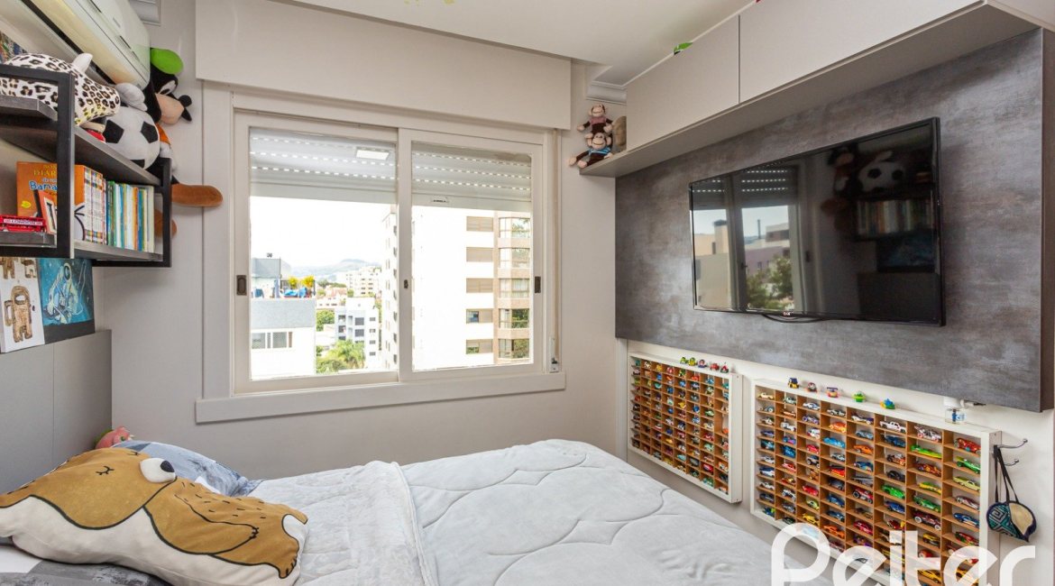 Cobertura à venda com 172m², 3 dormitórios, 1 suíte, 2 vagas, no bairro Tristeza em PORTO ALEGRE