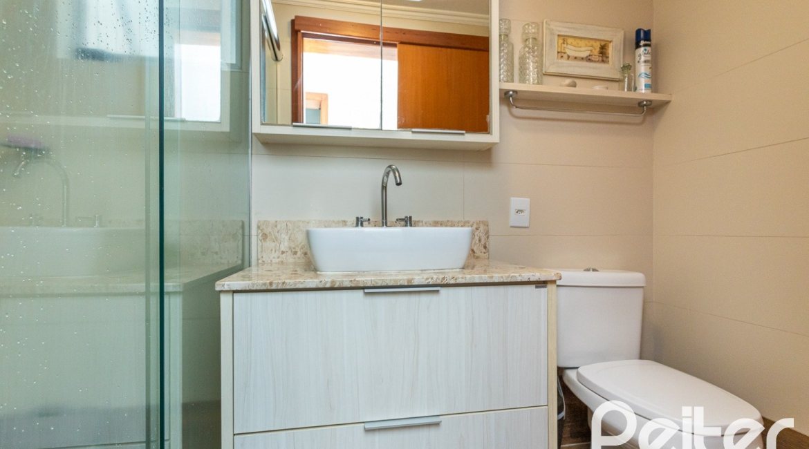 Cobertura à venda com 172m², 3 dormitórios, 1 suíte, 2 vagas, no bairro Tristeza em PORTO ALEGRE