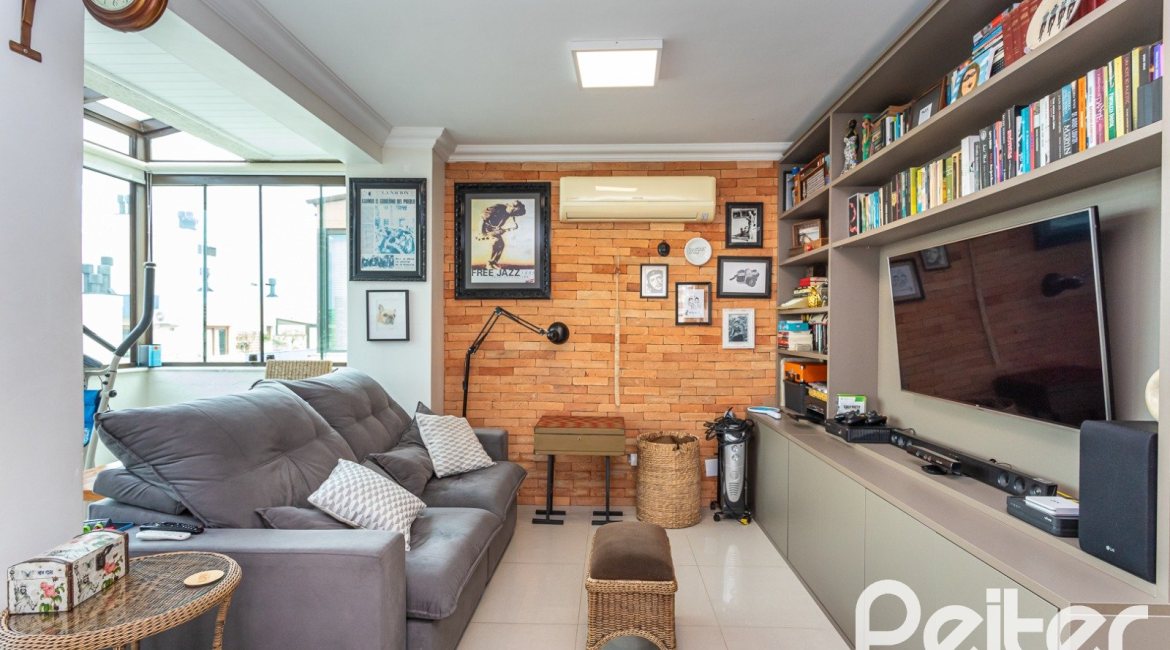 Cobertura à venda com 172m², 3 dormitórios, 1 suíte, 2 vagas, no bairro Tristeza em PORTO ALEGRE