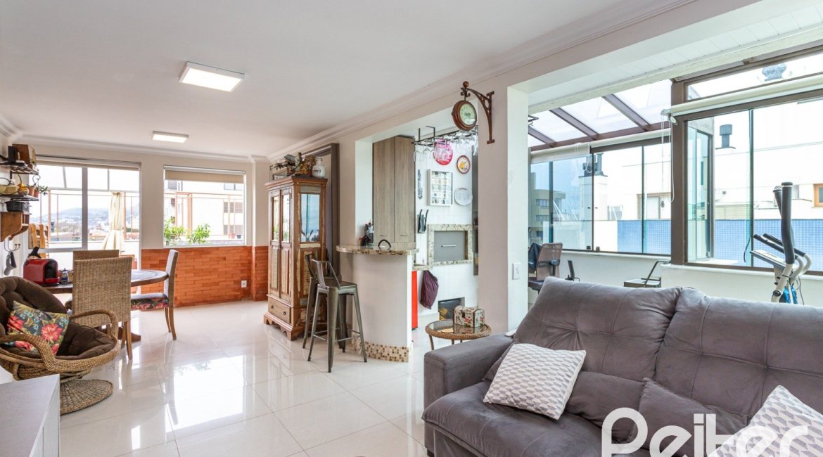 Cobertura à venda com 172m², 3 dormitórios, 1 suíte, 2 vagas, no bairro Tristeza em PORTO ALEGRE