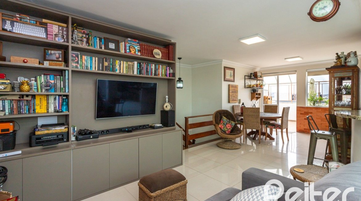 Cobertura à venda com 172m², 3 dormitórios, 1 suíte, 2 vagas, no bairro Tristeza em PORTO ALEGRE