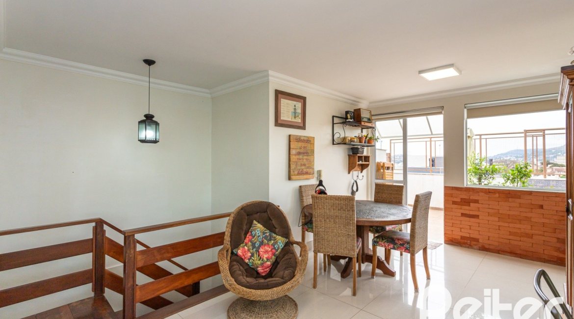 Cobertura à venda com 172m², 3 dormitórios, 1 suíte, 2 vagas, no bairro Tristeza em PORTO ALEGRE