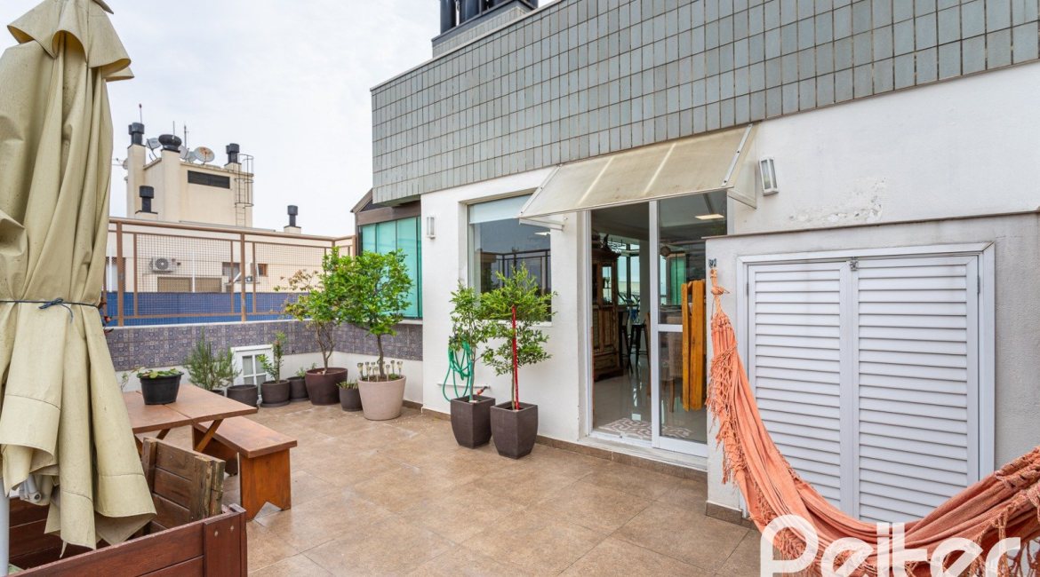 Cobertura à venda com 172m², 3 dormitórios, 1 suíte, 2 vagas, no bairro Tristeza em PORTO ALEGRE