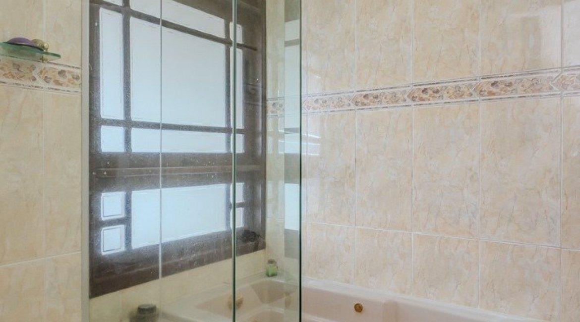 Casa em Condomínio à venda com 300m², 4 dormitórios, 1 suíte, 2 vagas, no bairro Nonoai em Porto Alegre