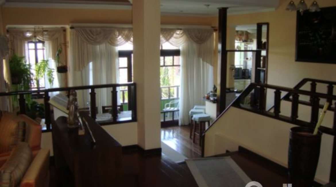 Casa em Condomínio à venda com 300m², 4 dormitórios, 1 suíte, 2 vagas, no bairro Nonoai em Porto Alegre