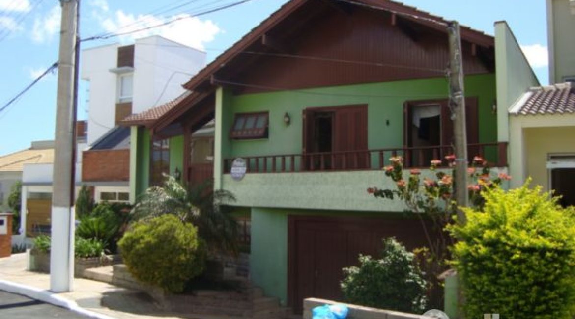 Casa em Condomínio à venda com 300m², 4 dormitórios, 1 suíte, 2 vagas, no bairro Nonoai em Porto Alegre