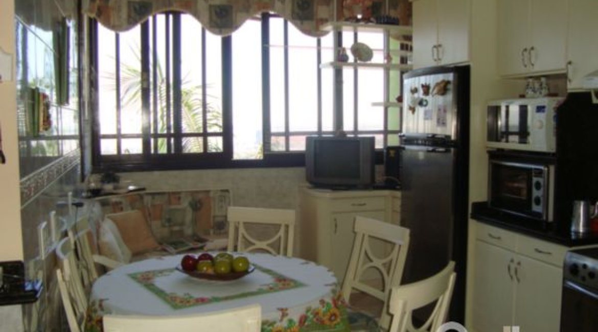 Casa em Condomínio à venda com 300m², 4 dormitórios, 1 suíte, 2 vagas, no bairro Nonoai em Porto Alegre