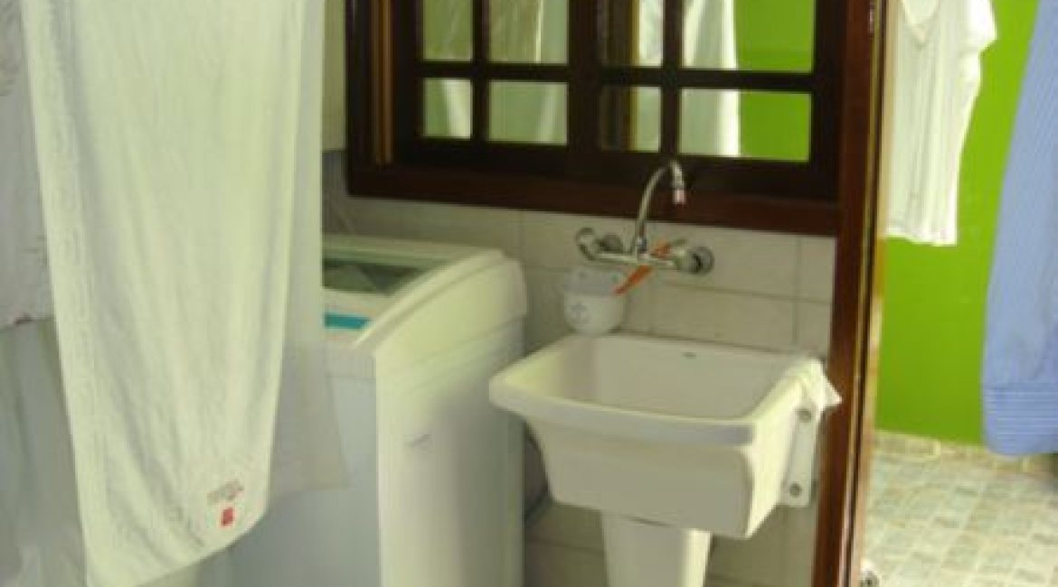 Casa em Condomínio à venda com 300m², 4 dormitórios, 1 suíte, 2 vagas, no bairro Nonoai em Porto Alegre