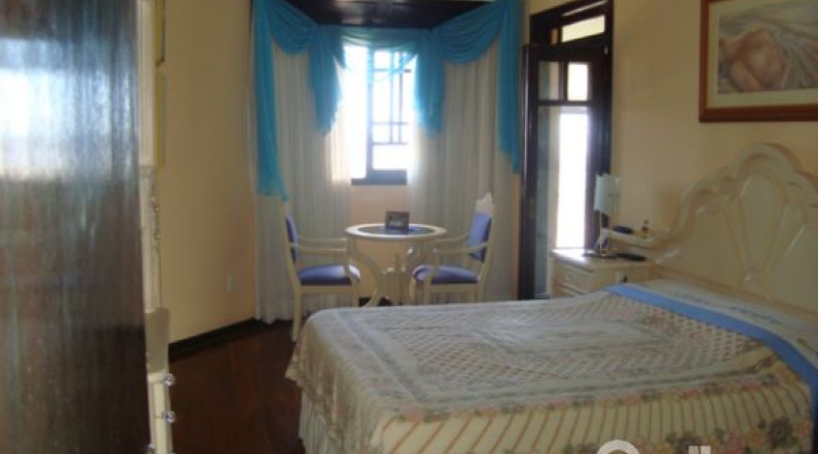 Casa em Condomínio à venda com 300m², 4 dormitórios, 1 suíte, 2 vagas, no bairro Nonoai em Porto Alegre