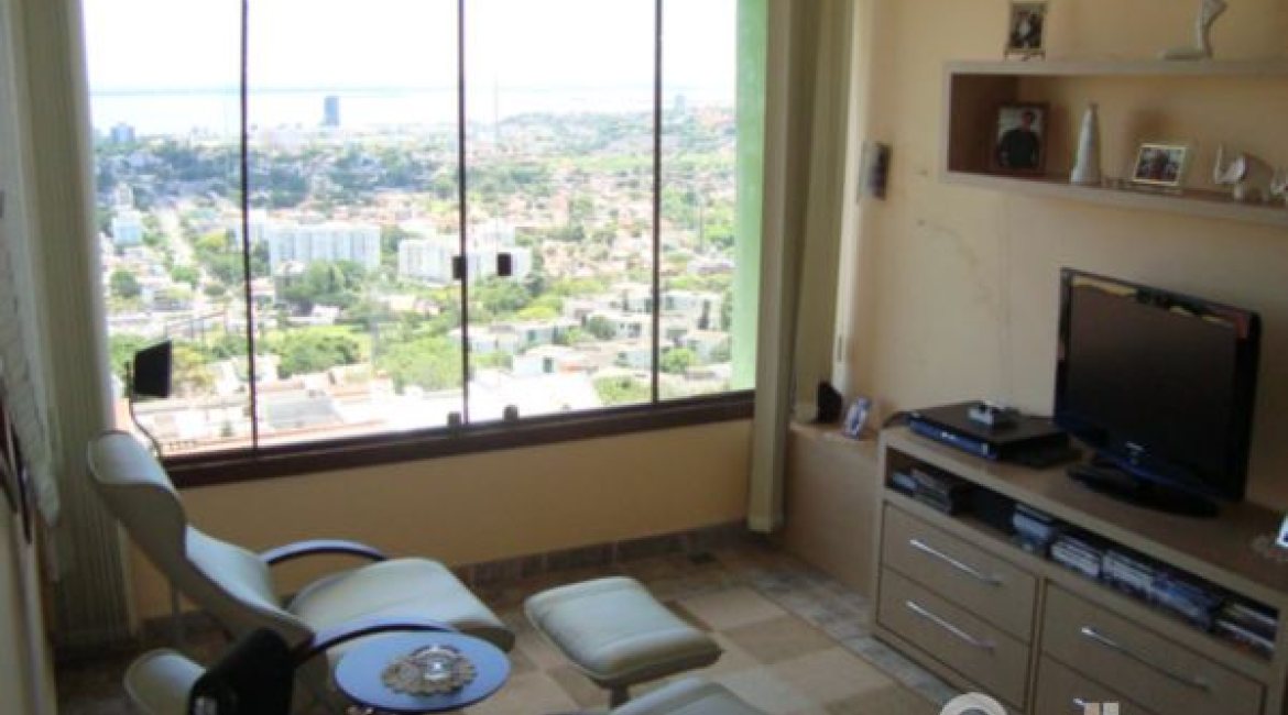 Casa em Condomínio à venda com 300m², 4 dormitórios, 1 suíte, 2 vagas, no bairro Nonoai em Porto Alegre