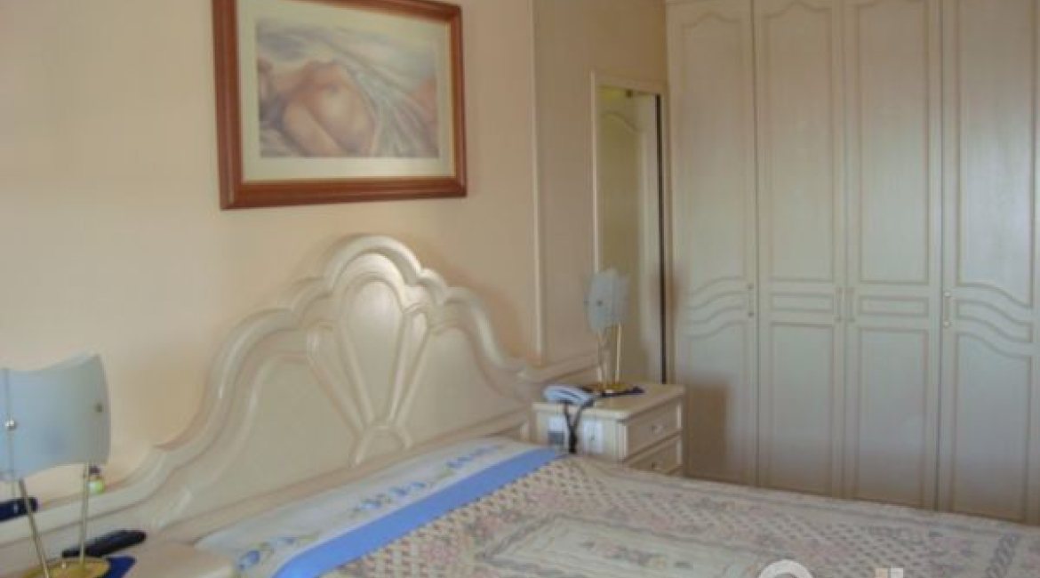 Casa em Condomínio à venda com 300m², 4 dormitórios, 1 suíte, 2 vagas, no bairro Nonoai em Porto Alegre