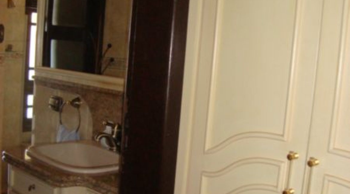 Casa em Condomínio à venda com 300m², 4 dormitórios, 1 suíte, 2 vagas, no bairro Nonoai em Porto Alegre