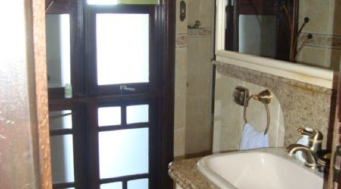 Casa em Condomínio à venda com 300m², 4 dormitórios, 1 suíte, 2 vagas, no bairro Nonoai em Porto Alegre