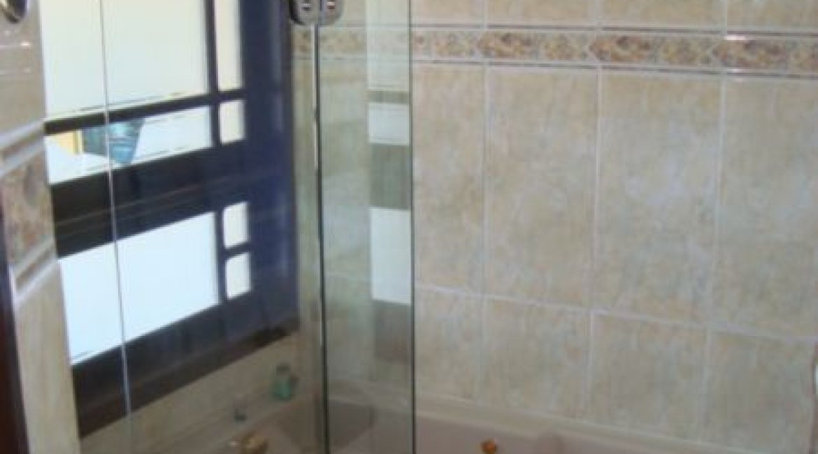 Casa em Condomínio à venda com 300m², 4 dormitórios, 1 suíte, 2 vagas, no bairro Nonoai em Porto Alegre