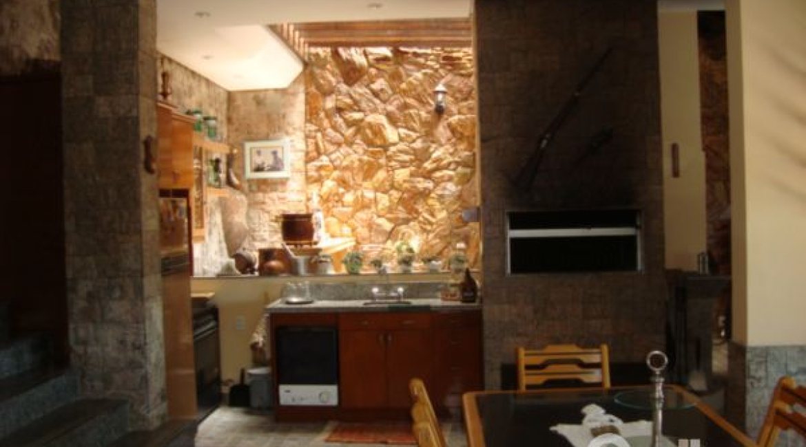 Casa em Condomínio à venda com 300m², 4 dormitórios, 1 suíte, 2 vagas, no bairro Nonoai em Porto Alegre