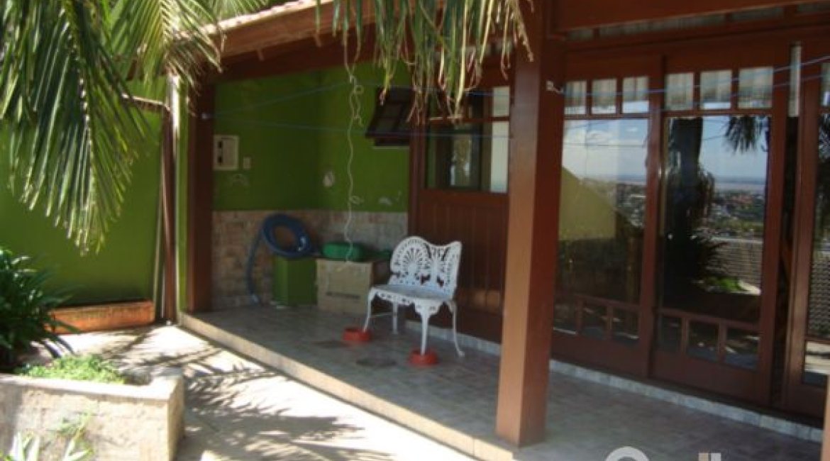 Casa em Condomínio à venda com 300m², 4 dormitórios, 1 suíte, 2 vagas, no bairro Nonoai em Porto Alegre