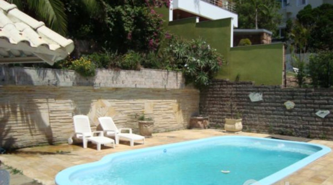 Casa em Condomínio à venda com 300m², 4 dormitórios, 1 suíte, 2 vagas, no bairro Nonoai em Porto Alegre