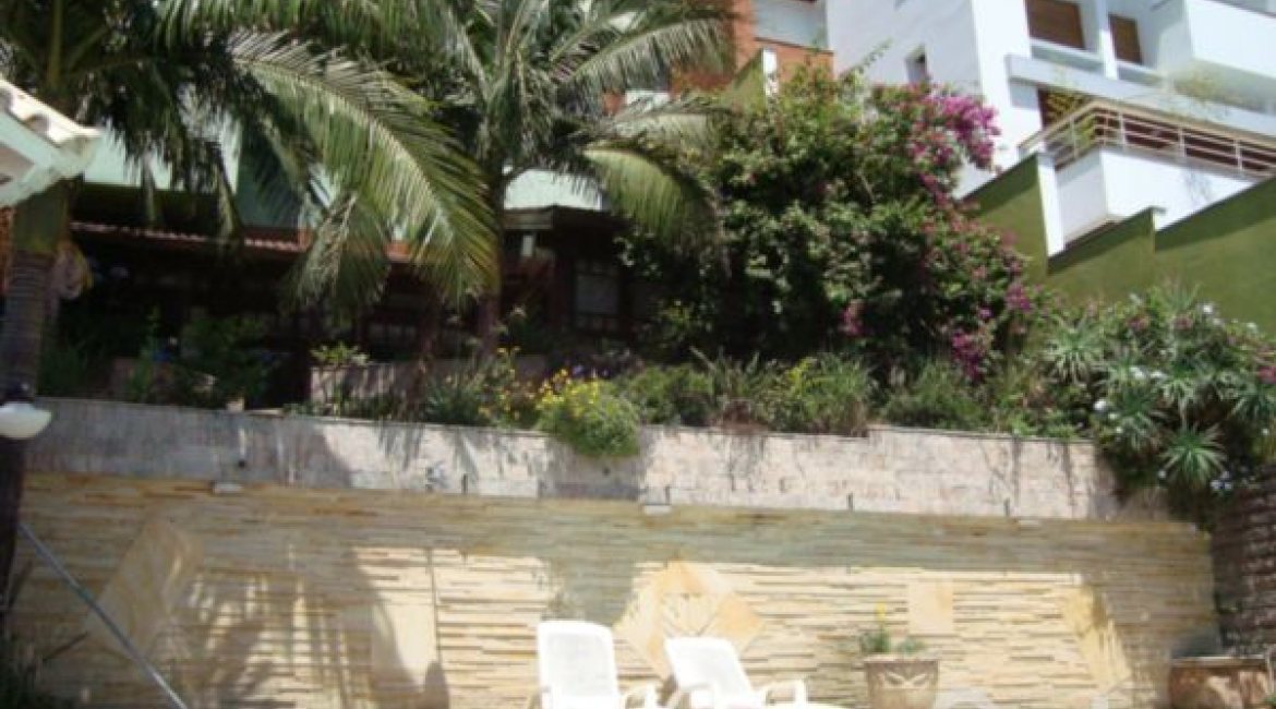 Casa em Condomínio à venda com 300m², 4 dormitórios, 1 suíte, 2 vagas, no bairro Nonoai em Porto Alegre