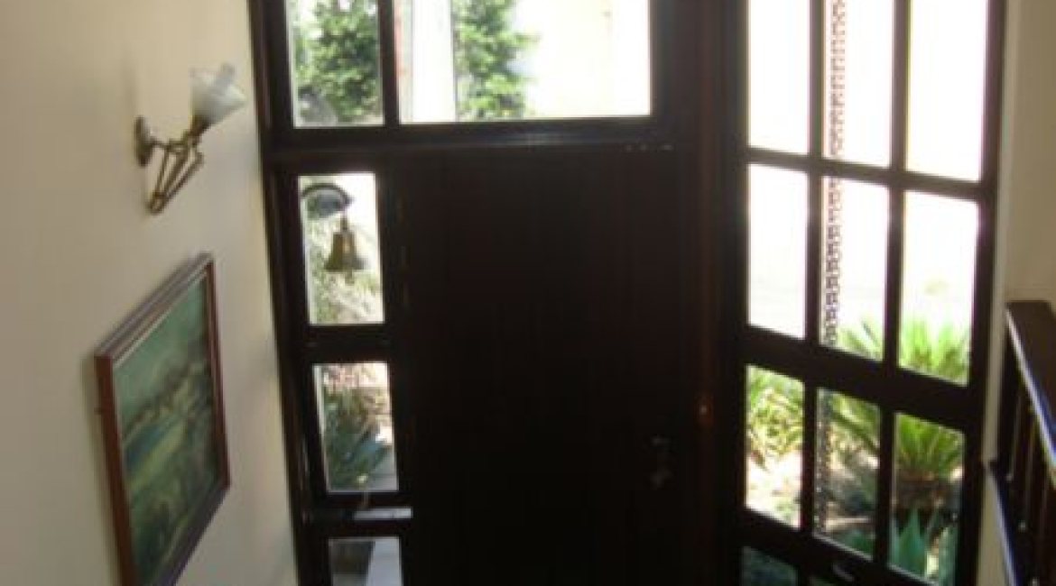 Casa em Condomínio à venda com 300m², 4 dormitórios, 1 suíte, 2 vagas, no bairro Nonoai em Porto Alegre