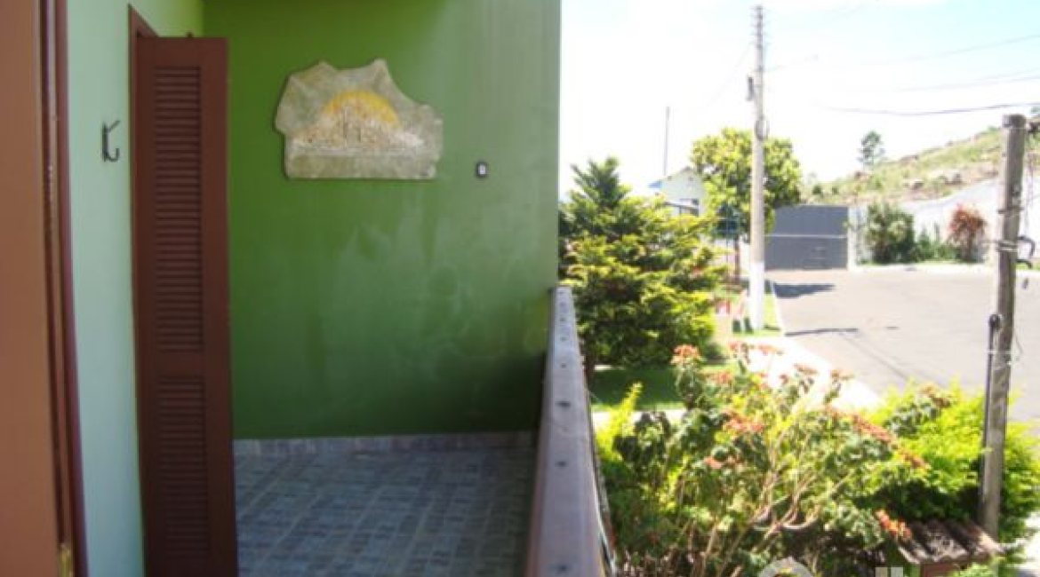 Casa em Condomínio à venda com 300m², 4 dormitórios, 1 suíte, 2 vagas, no bairro Nonoai em Porto Alegre