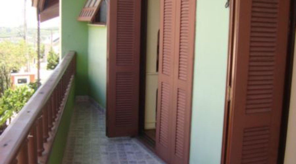 Casa em Condomínio à venda com 300m², 4 dormitórios, 1 suíte, 2 vagas, no bairro Nonoai em Porto Alegre