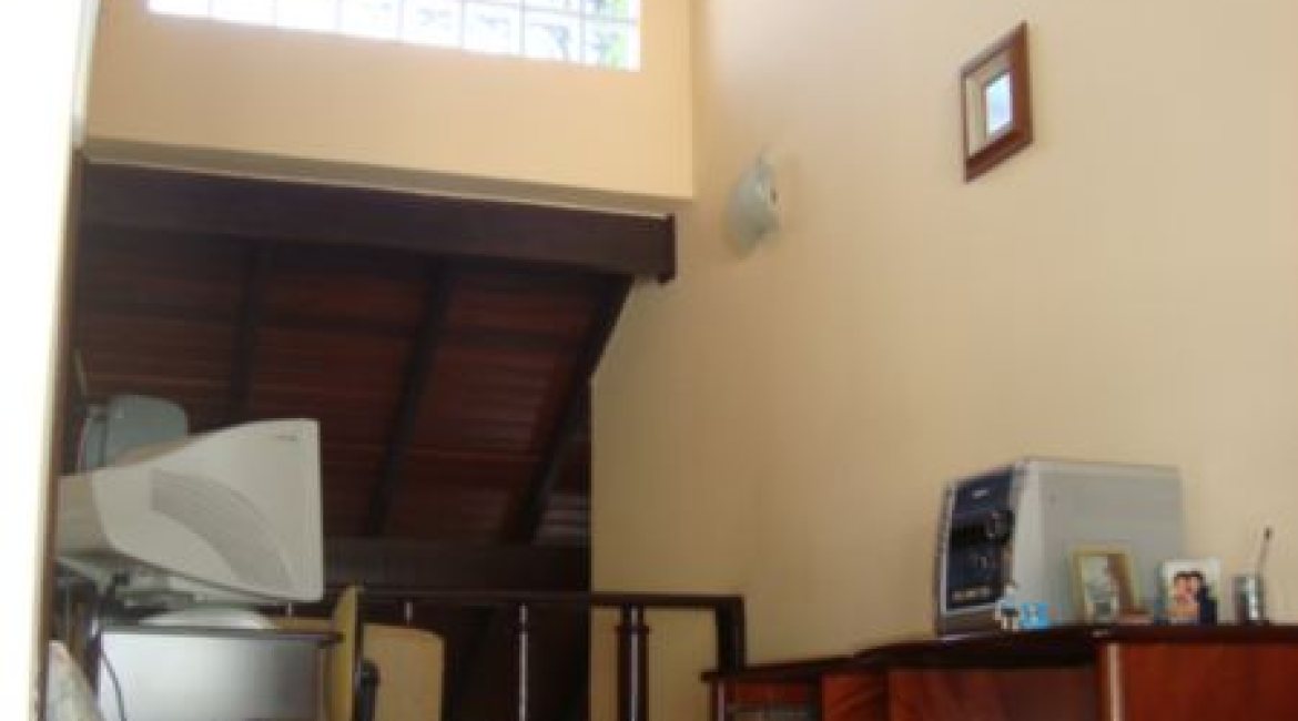 Casa em Condomínio à venda com 300m², 4 dormitórios, 1 suíte, 2 vagas, no bairro Nonoai em Porto Alegre