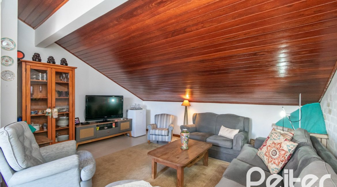 Casa em Condomínio à venda com 163m², 3 dormitórios, 1 suíte, 2 vagas, no bairro Ipanema em Porto Alegre