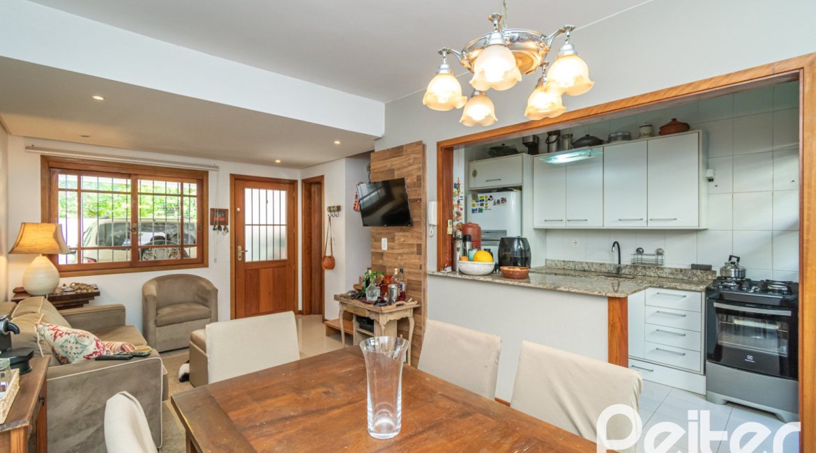 Casa em Condomínio à venda com 163m², 3 dormitórios, 1 suíte, 2 vagas, no bairro Ipanema em Porto Alegre