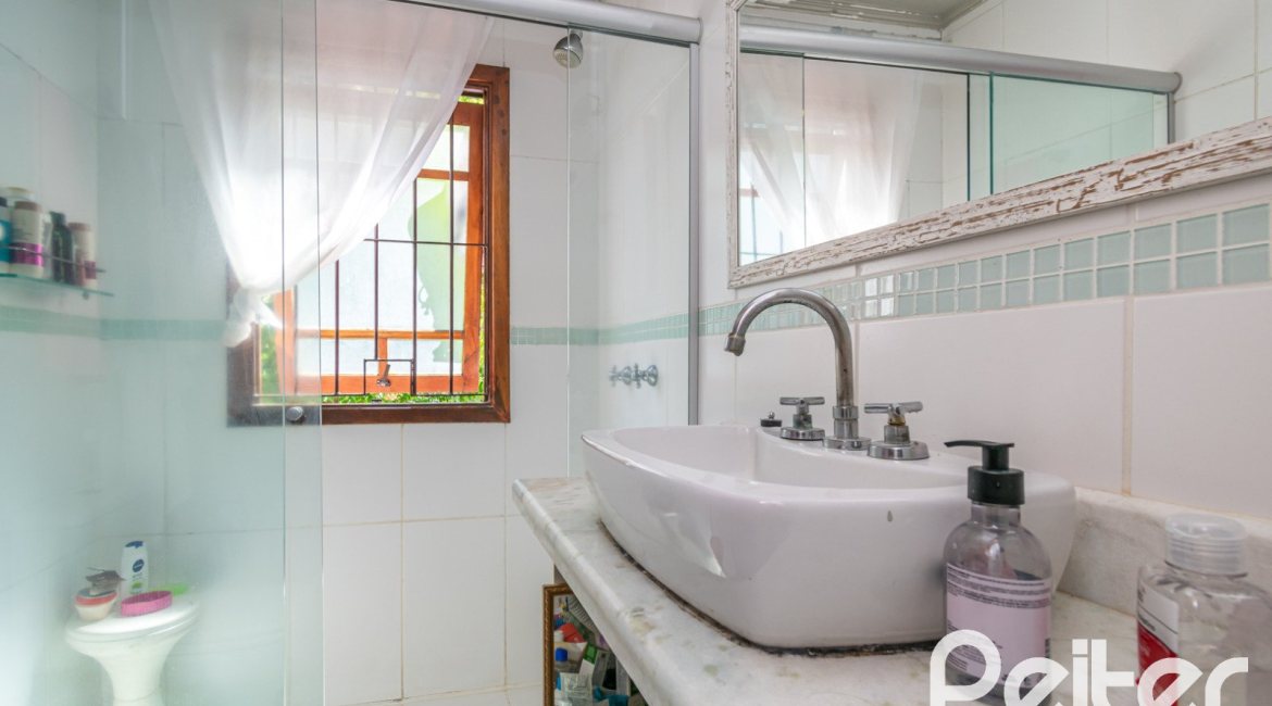 Casa em Condomínio à venda com 163m², 3 dormitórios, 1 suíte, 2 vagas, no bairro Ipanema em Porto Alegre