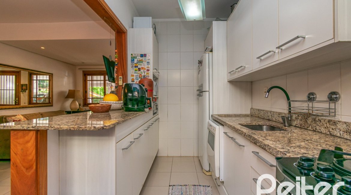 Casa em Condomínio à venda com 163m², 3 dormitórios, 1 suíte, 2 vagas, no bairro Ipanema em Porto Alegre