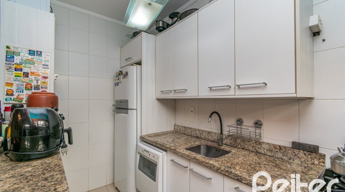 Casa em Condomínio à venda com 163m², 3 dormitórios, 1 suíte, 2 vagas, no bairro Ipanema em Porto Alegre