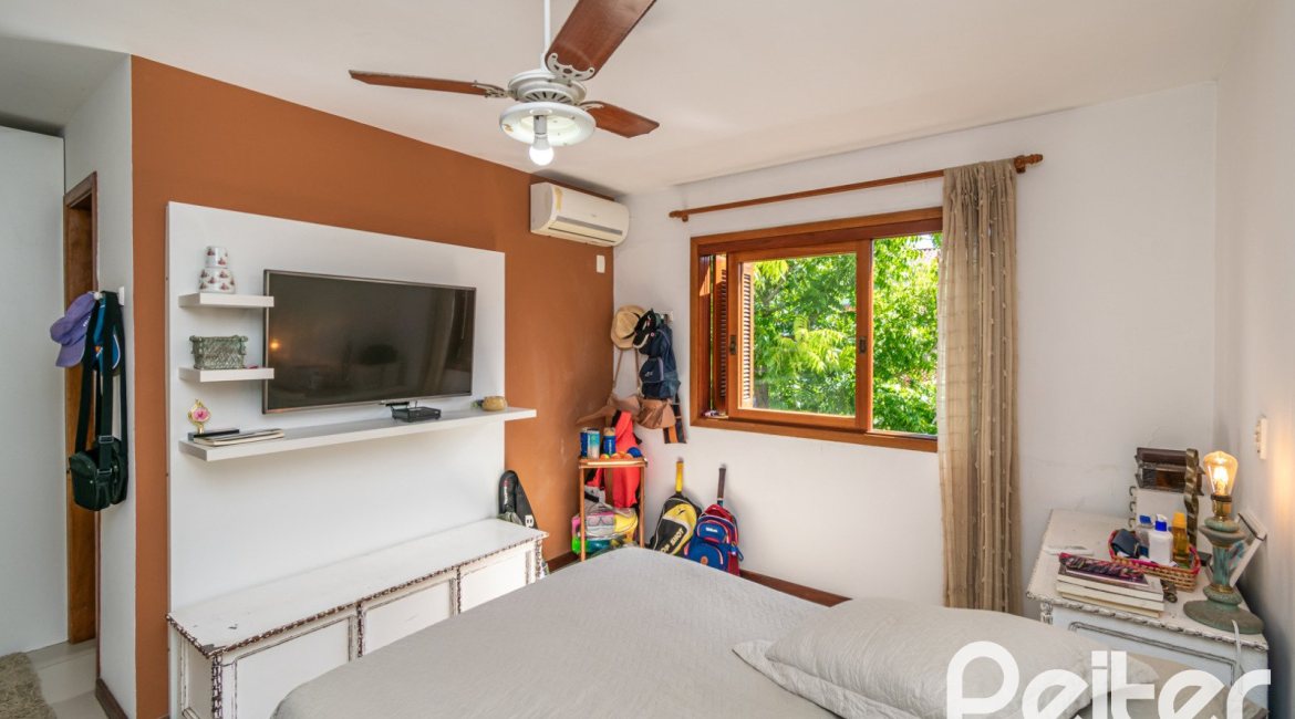 Casa em Condomínio à venda com 163m², 3 dormitórios, 1 suíte, 2 vagas, no bairro Ipanema em Porto Alegre