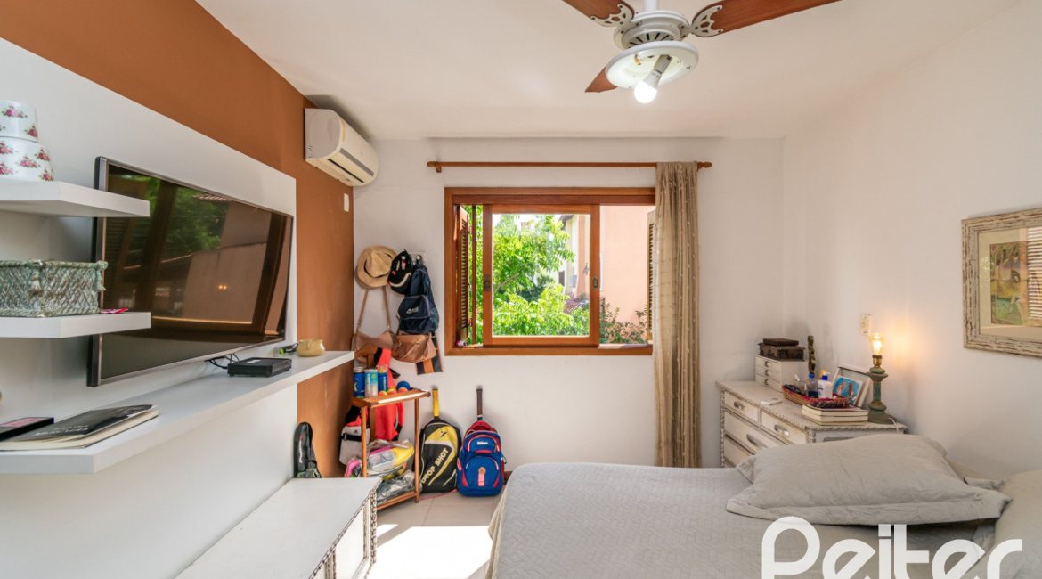 Casa em Condomínio à venda com 163m², 3 dormitórios, 1 suíte, 2 vagas, no bairro Ipanema em Porto Alegre