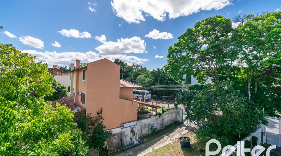 Casa em Condomínio à venda com 163m², 3 dormitórios, 1 suíte, 2 vagas, no bairro Ipanema em Porto Alegre