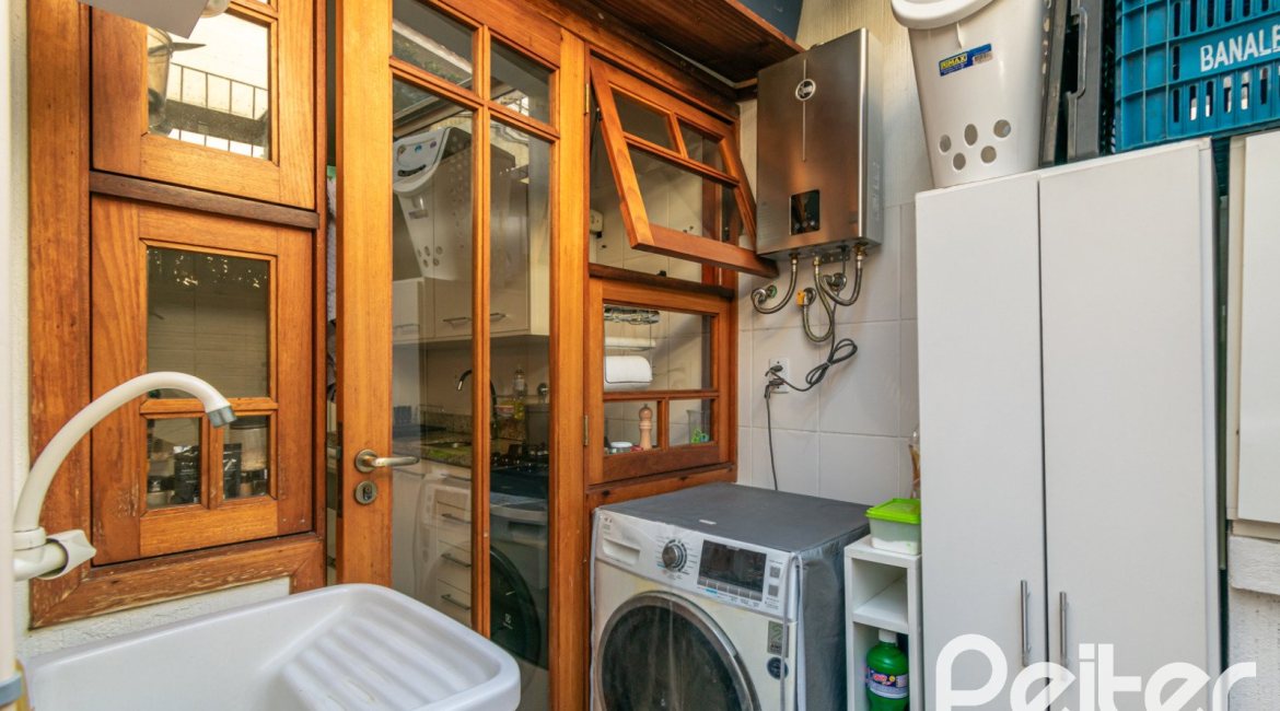 Casa em Condomínio à venda com 163m², 3 dormitórios, 1 suíte, 2 vagas, no bairro Ipanema em Porto Alegre